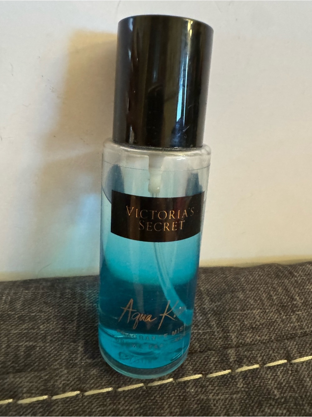 Victoria's Secret Aqua Kiss Women's Fragrance Mist 2.5 Oz spray J16